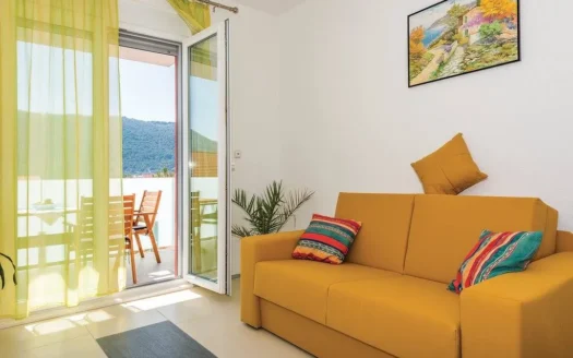 Beautiful house with four apartments, Grebaštica