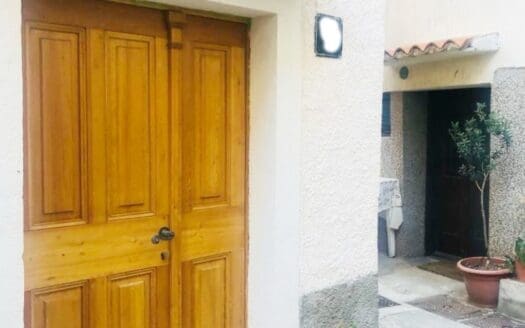 Beautiful stone house in the center of the town of Cres
