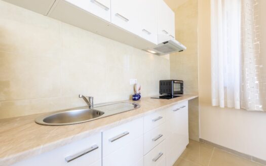 *OCASION* Beautiful house with seven apartments, Vinišće.