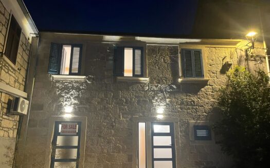 Piękny dom z trzema apartamentami, wyspa Korčula, Žrnovo
