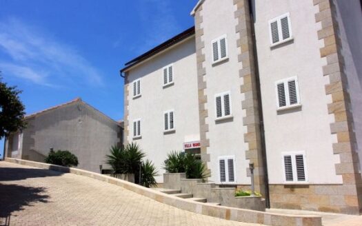 Brač, Supetar – Tourism-ready apartment complex featuring a restaurant