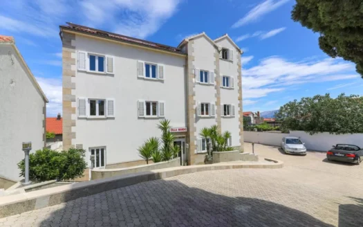Brač, Supetar – Tourism-ready apartment complex featuring a restaurant