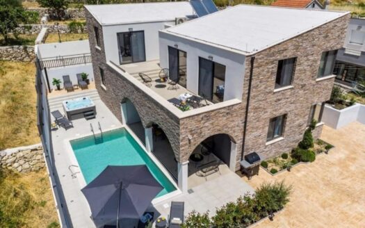 Villa in Čisli near Omiš – comfort, pool, and an excellent investment opportunity