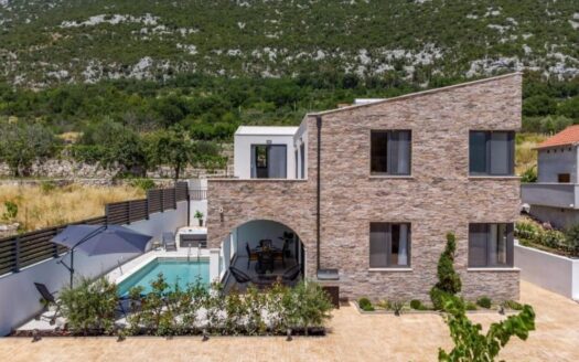 Villa in Čisli near Omiš – comfort, pool, and an excellent investment opportunity