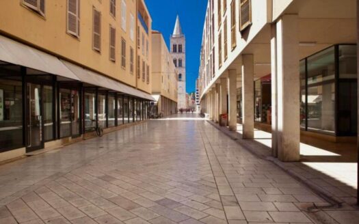 Zadar, Peninsula – Comfortable Three-Bedroom Apartment on Kalelarga