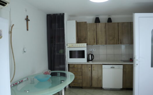 Charming Home in the Heart of Kaštel Lukšić – 90 m² with Spacious Terrace, 4 Bedrooms, Just Steps from the Sea