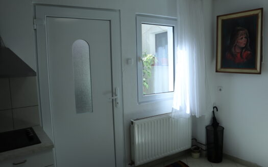 Charming Home in the Heart of Kaštel Lukšić – 90 m² with Spacious Terrace, 4 Bedrooms, Just Steps from the Sea