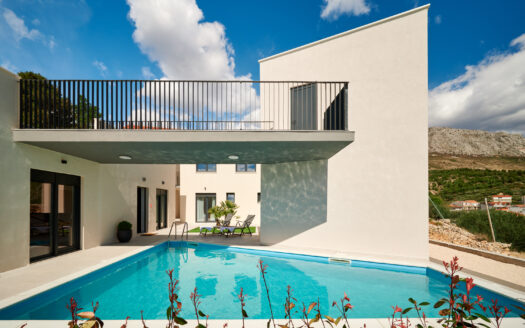 Dugi Rat – Stylish villa with private pool, just a short walk to the beach