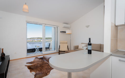 Spacious apartment with sea view in Rogoznica – for rent